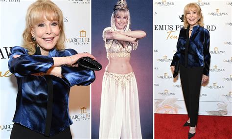 Barbara Eden, 91, strikes ageless I Dream of Jeannie pose in。